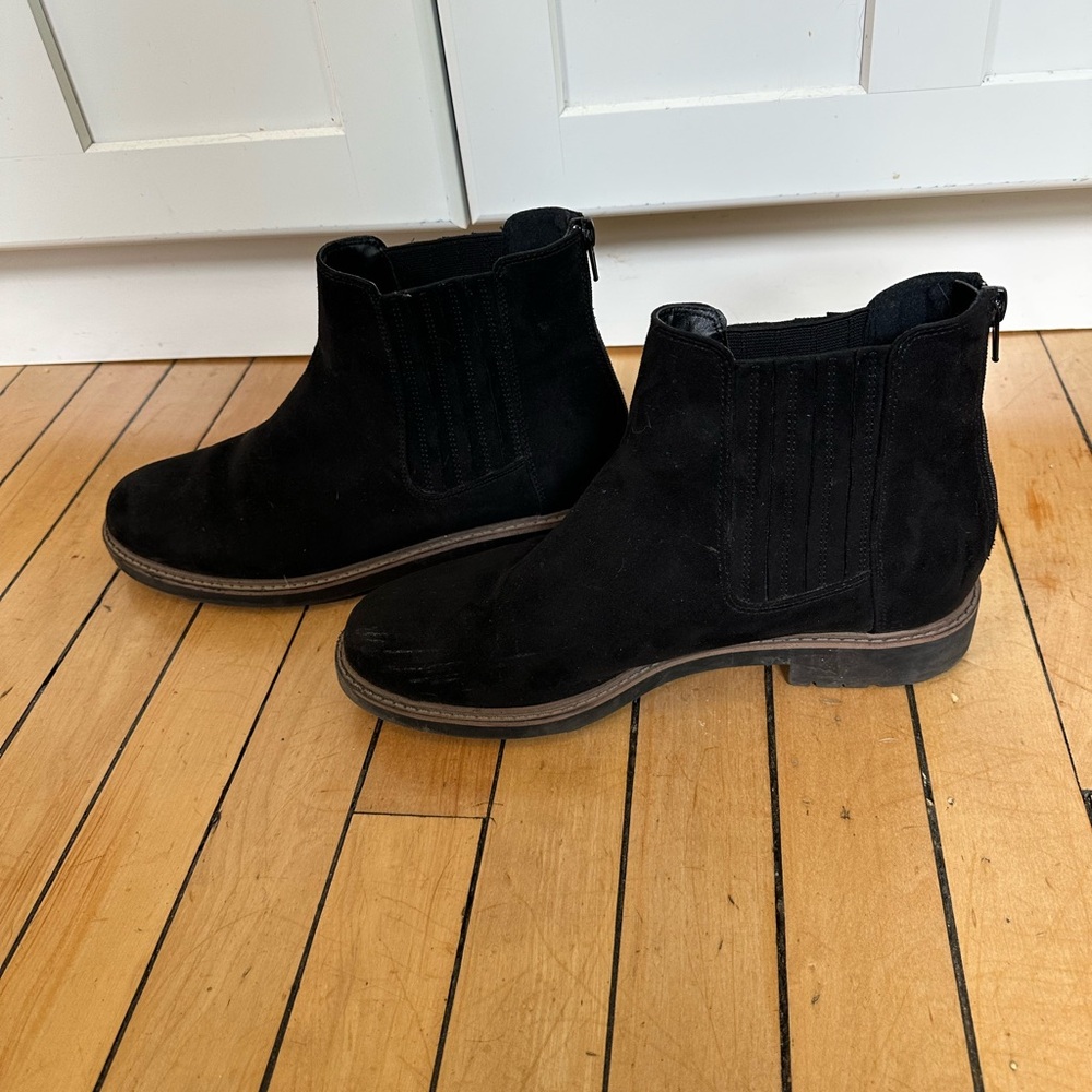 Esprit Black Chelsea Ankle Boots Sleek Design